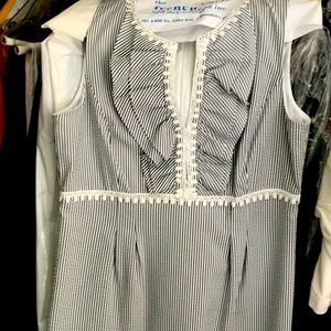 Seersucker sleeveless  zippered dress